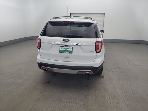 Used 2017 Ford Explorer XLT w/ Equipment Group 202A AWD/4WD image 7
