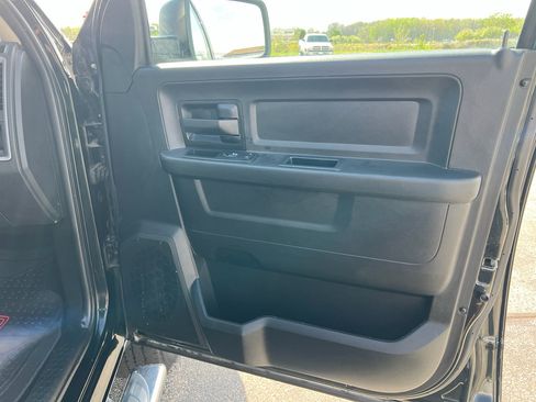 Used 2017 RAM 2500 Tradesman w/ Chrome Appearance Group image 16
