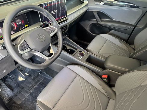 New 2026 Volkswagen Tiguan SE AWD/4WD image 9