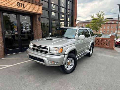 Used 2000 Toyota 4Runner SR5 w/ Upgrade Value Pkg 2 AWD/4WD image 1