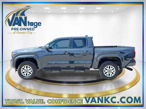 Used 2025 Toyota Tacoma SR5 AWD/4WD image 10