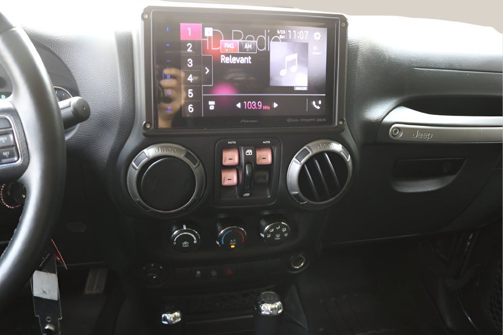Used 2018 Jeep Wrangler Unlimited Sport S AWD/4WD image 25