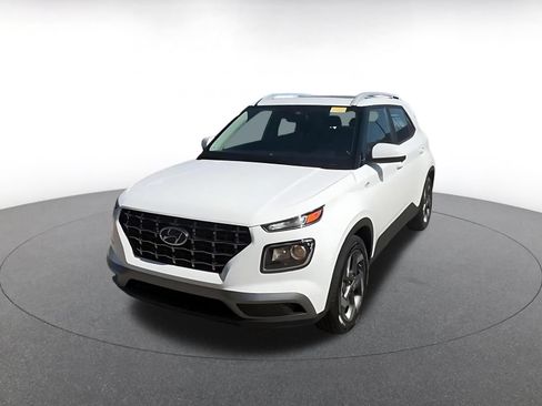 Used 2025 Hyundai Venue SEL FWD image 7