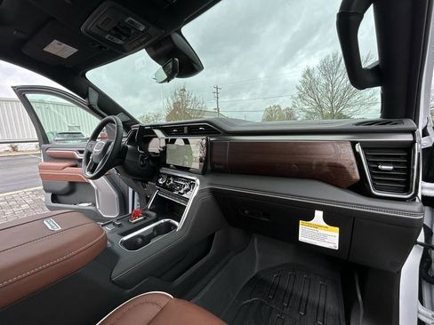 Used 2025 GMC Sierra 2500 Denali Ultimate image 47