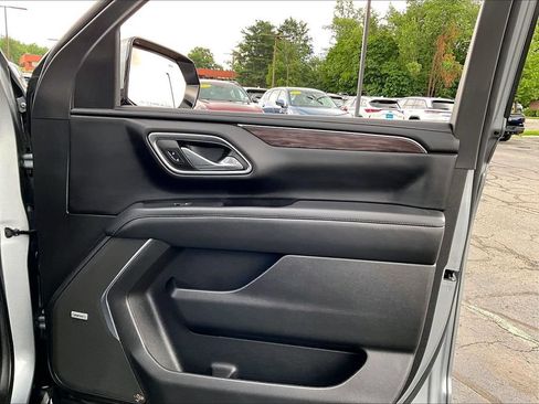 Used 2023 Chevrolet Tahoe Z71 w/ Luxury Package AWD/4WD image 12