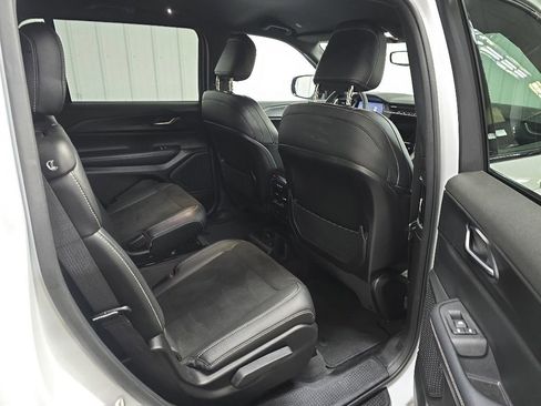 Used 2023 Jeep Grand Cherokee L Laredo AWD/4WD image 17