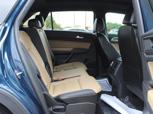 Used 2022 Volkswagen Atlas Cross Sport SEL R-Line image 12