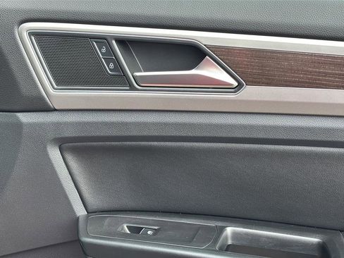 Used 2019 Volkswagen Atlas SE w/ Panoramic Sunroof Package FWD image 34