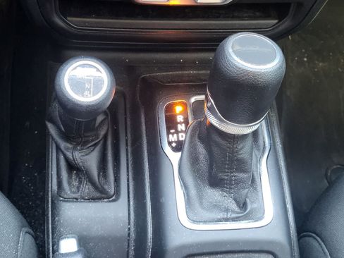 Used 2023 Jeep Gladiator Sport AWD/4WD image 21