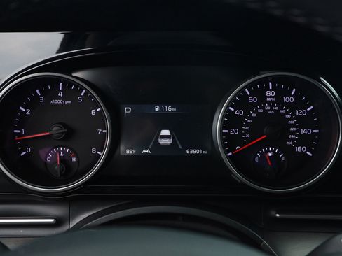 Used 2024 Kia Carnival EX FWD image 13