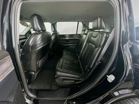 Certified 2023 Jeep Grand Cherokee L Limited AWD/4WD image 36