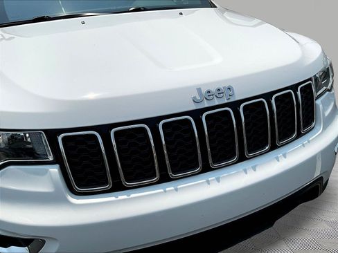 Used 2020 Jeep Grand Cherokee Laredo AWD/4WD image 33