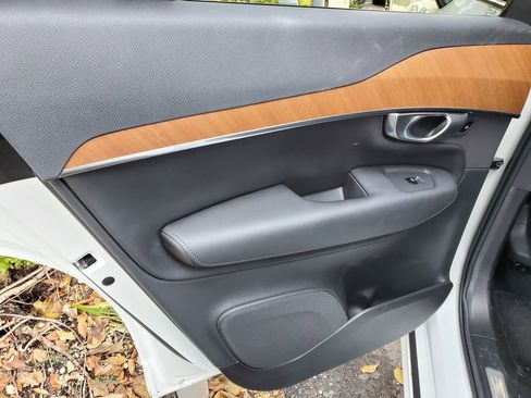 Certified 2024 Volvo XC90 B5 Plus image 10