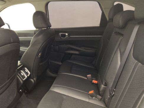 Used 2022 Kia Sorento S FWD image 18