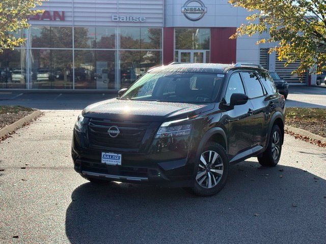 Certified 2024 Nissan Pathfinder SL w/ Black Appearance Package AWD/4WD image 2