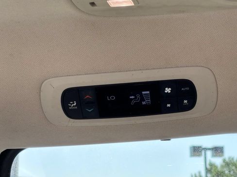 Used 2021 Chrysler Pacifica Touring-L FWD image 16