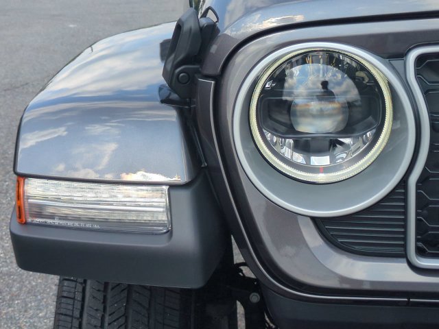New 2026 Jeep Wrangler Unlimited Sahara w/ Technology Group AWD/4WD image 10