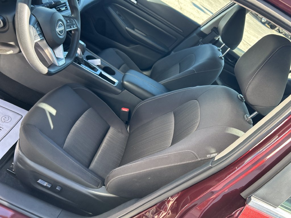 Used 2025 Nissan Altima 2.5 SV FWD image 10