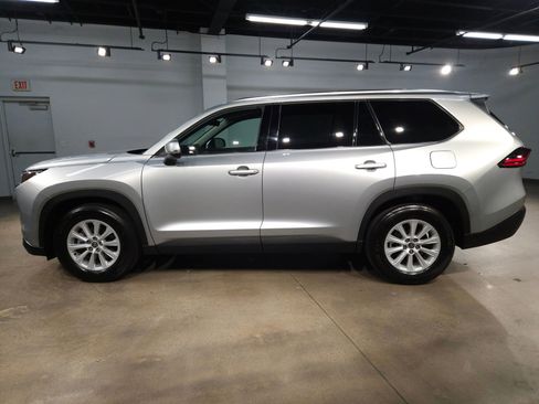 Used 2025 Toyota Grand Highlander AWD image 4