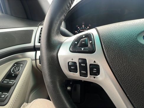 Used 2014 Ford Explorer XLT image 16