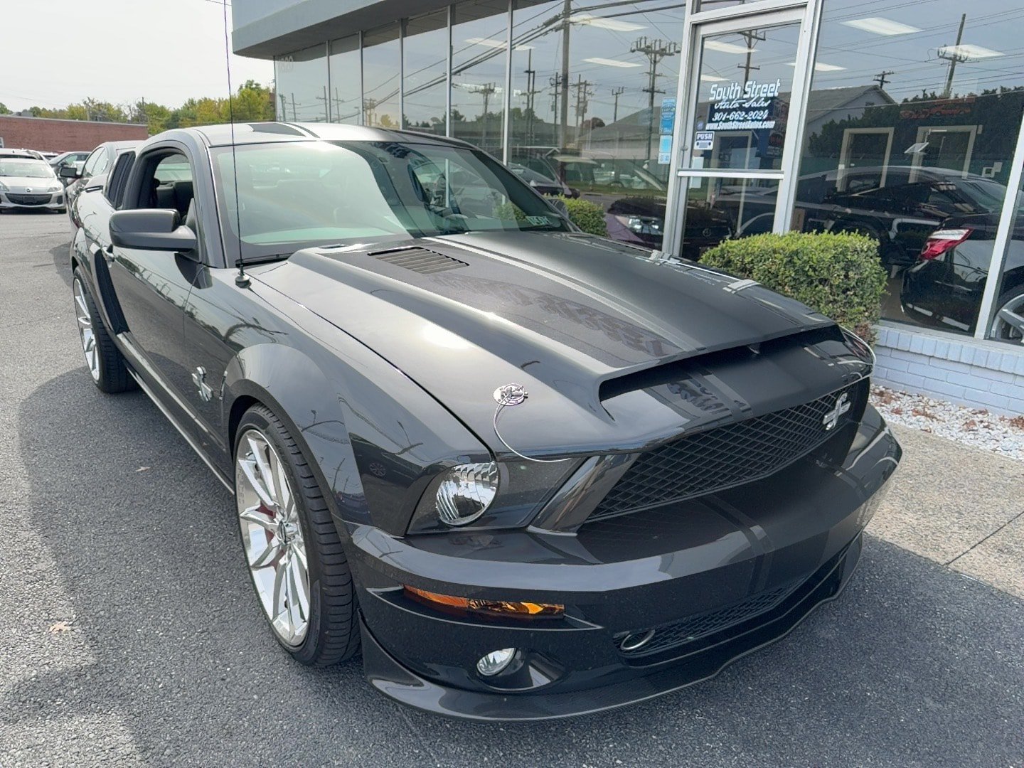 Used 2007 Ford Mustang Shelby GT500 RWD image 2