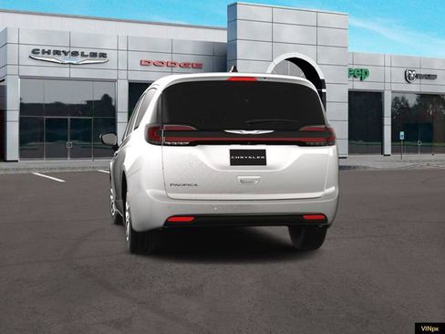 New 2025 Chrysler Pacifica Select image 13