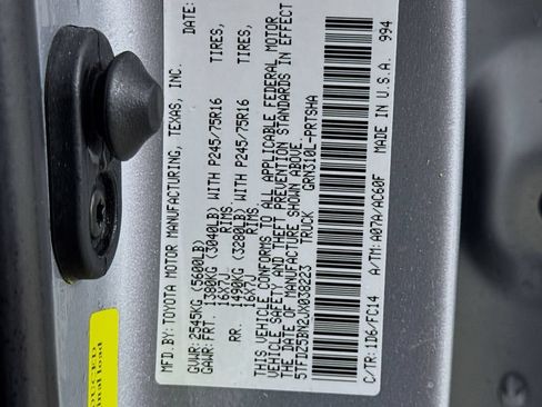 Used 2018 Toyota Tacoma SR5 AWD/4WD image 37