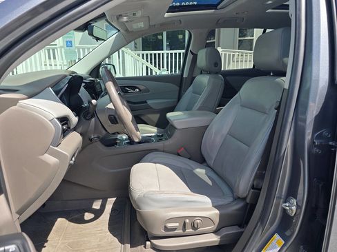 Used 2021 Chevrolet Traverse Premier image 18