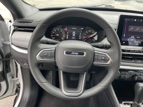 Used 2024 Jeep Compass Latitude AWD/4WD image 16
