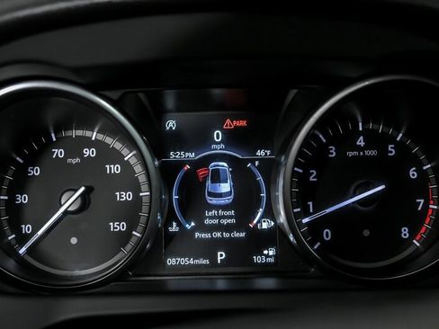 Used 2018 Land Rover Discovery Sport SE image 22