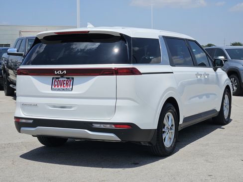 Used 2022 Kia Carnival LX FWD image 5