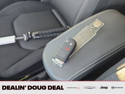 Used 2023 Jeep Renegade Latitude AWD/4WD image 29