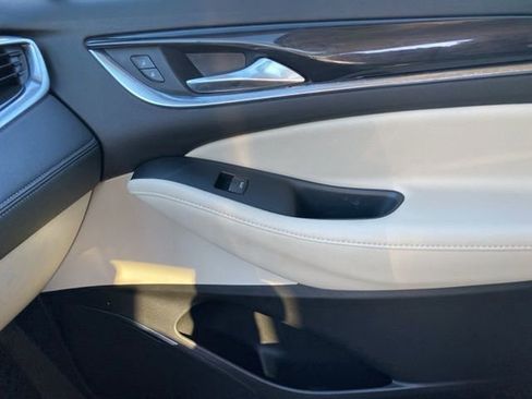 Used 2023 Buick Enclave Essence image 34