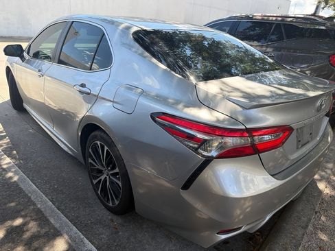 Used 2018 Toyota Camry SE FWD image 4