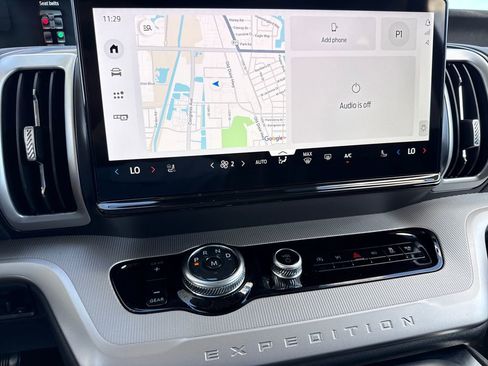 New 2026 Ford Expedition Active image 10