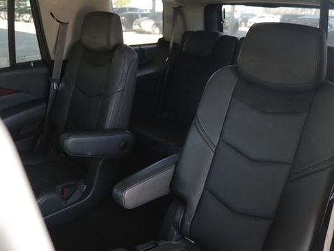 Used 2015 Cadillac Escalade Premium image 35