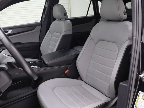 Used 2024 Volkswagen Atlas Cross Sport SEL R-Line image 17