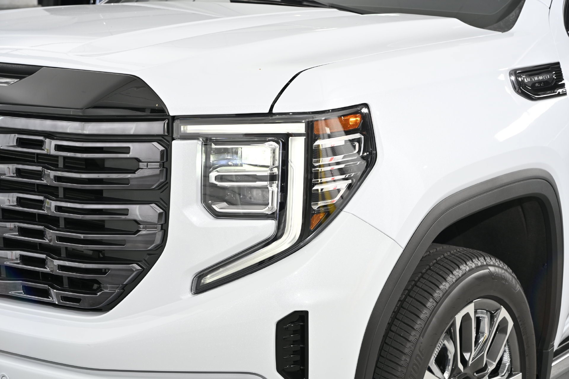 Used 2026 GMC Sierra 1500 Denali Ultimate AWD/4WD image 9