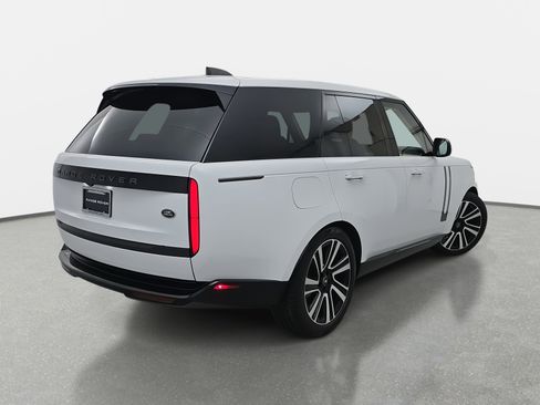 Certified 2023 Land Rover Range Rover SE image 5