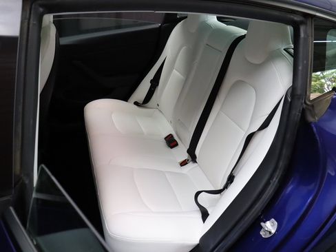 Used 2022 Tesla Model 3 Standard Range image 48