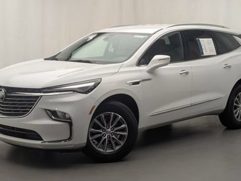 Certified 2024 Buick Enclave Essence FWD image 2