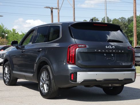 Used 2024 Kia Telluride LX image 3