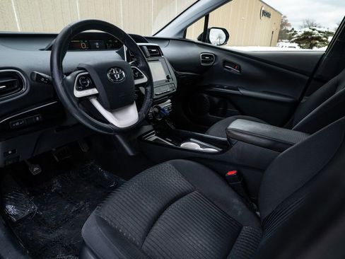 Used 2016 Toyota Prius Three image 12