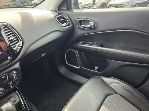 Used 2020 Jeep Compass Latitude FWD image 34