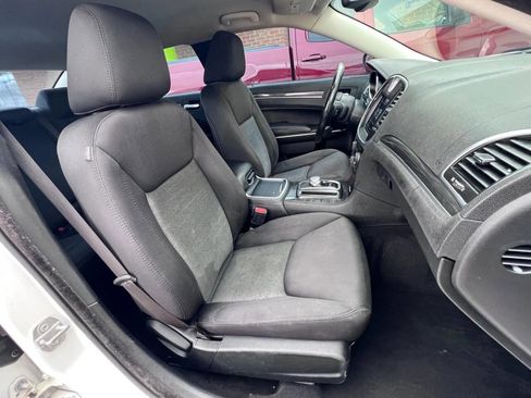 Used 2019 Chrysler 300 Touring w/ Sport Appearance Package image 18