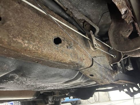 Used 2002 Chevrolet Avalanche 1500 4dr 4WD Crew Cab SB w/ Off-Road Suspension Pkg image 35