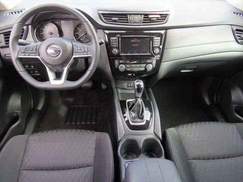 Used 2020 Nissan Rogue SV image 10