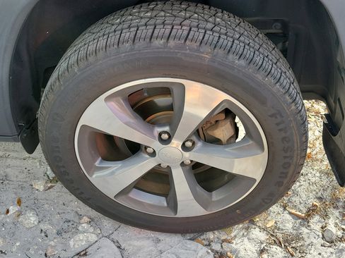 Used 2019 Jeep Cherokee Limited image 5