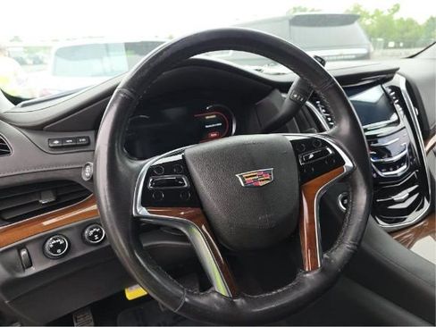 Used 2020 Cadillac Escalade Luxury AWD/4WD image 5