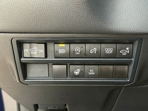 Used 2025 Toyota Tundra Limited AWD/4WD image 24